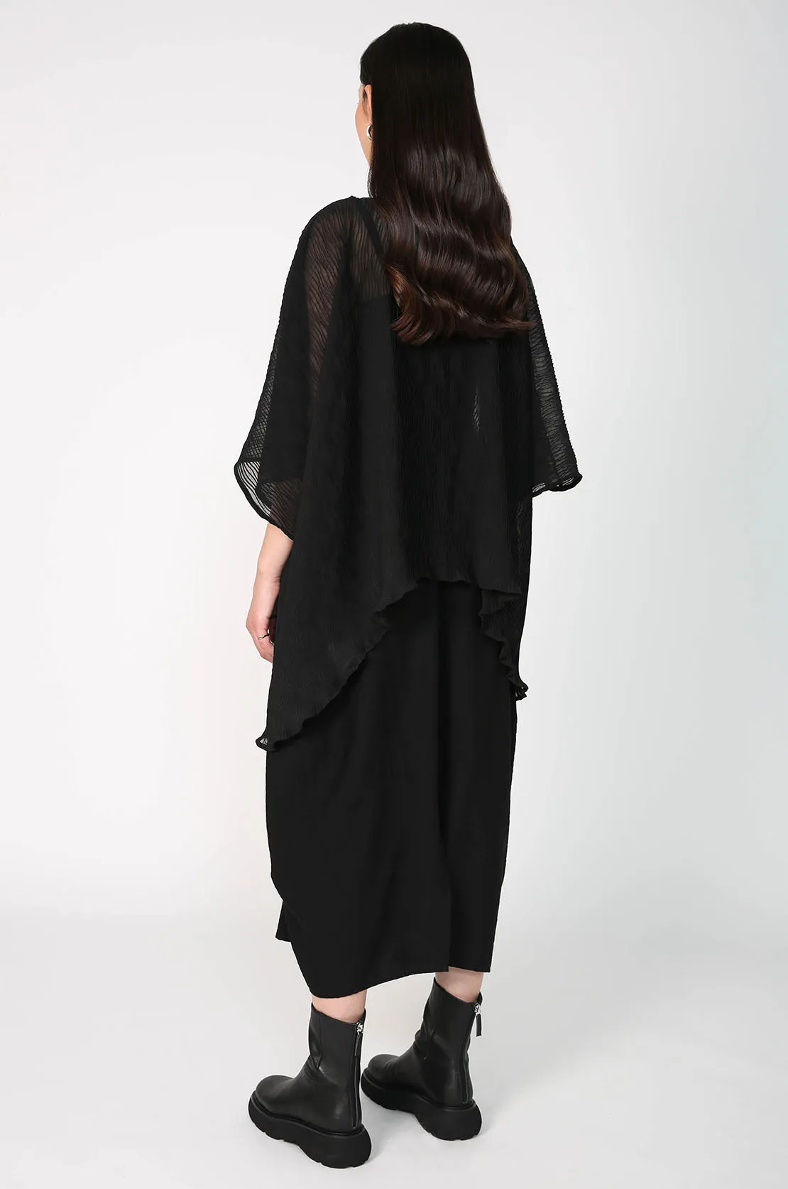 caped layer / black