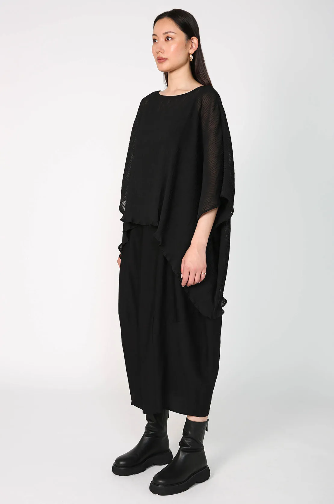 caped layer / black