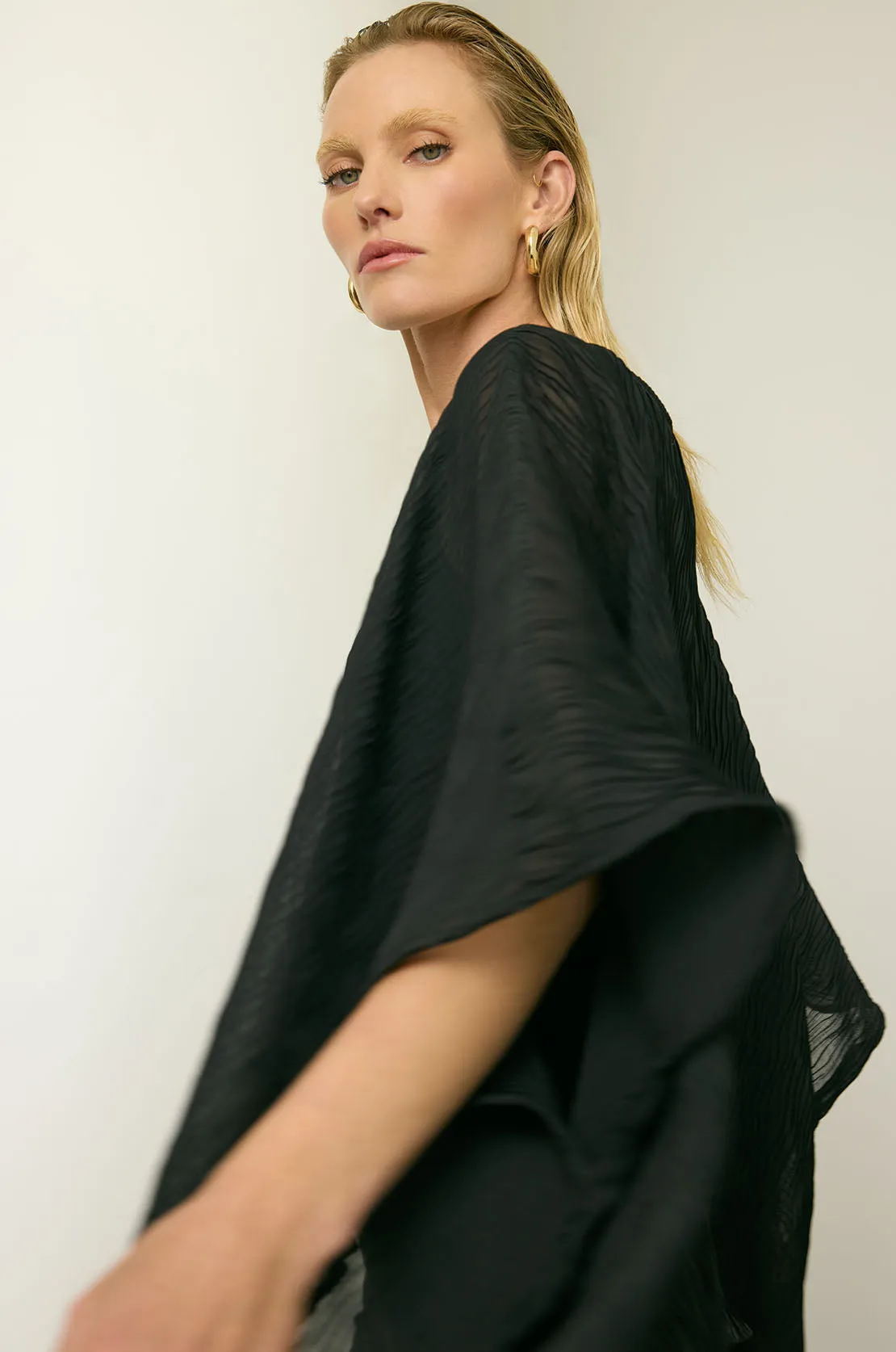 caped layer / black