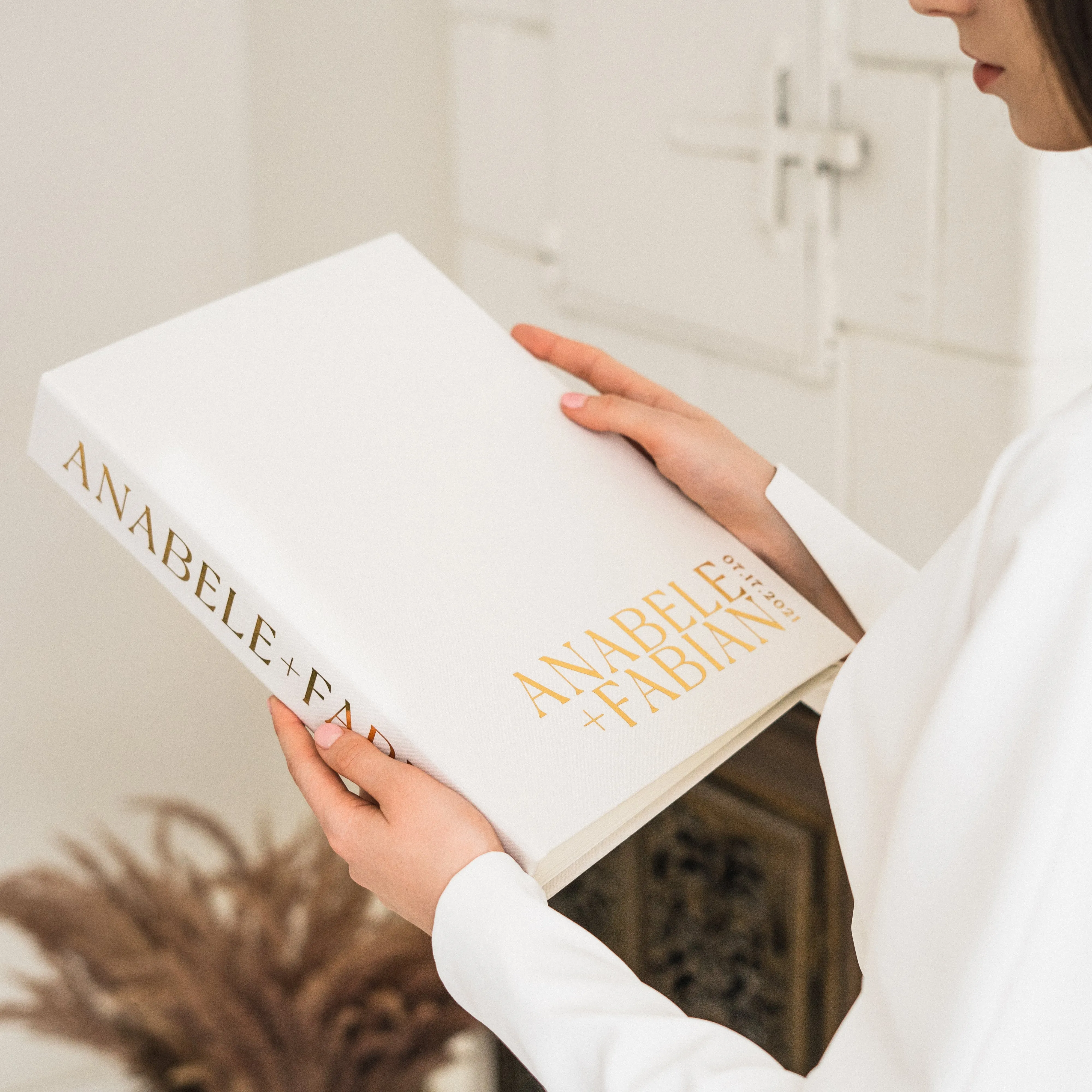 Silky White   Real Gold | Guest Book ♡